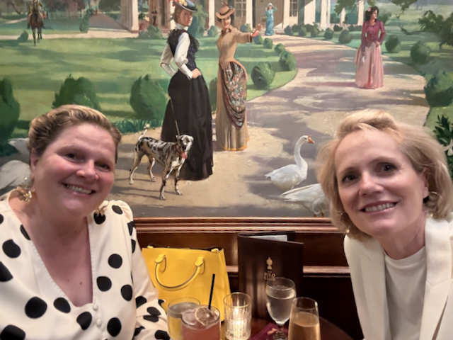 Read more about the article Indra and Aija Ozols in Front of a portrait of Saskia Ozols at the Polo Club Lounge of Windsor Court Hotel New Orleans